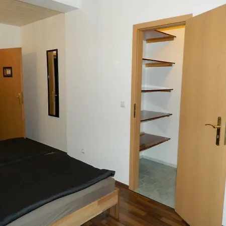 Unter Den Linden Хальбе