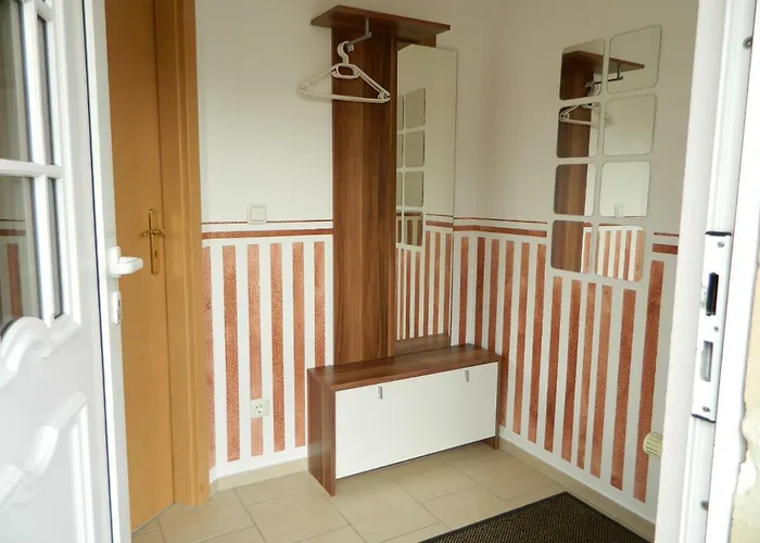 Unter Den Linden * Halbe