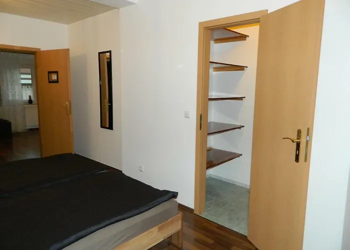 Unter Den Linden Halbe